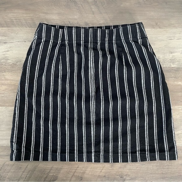 HOLLISTER California Black Pinstriped Mini Pencil Skirt - Picture 2 of 5